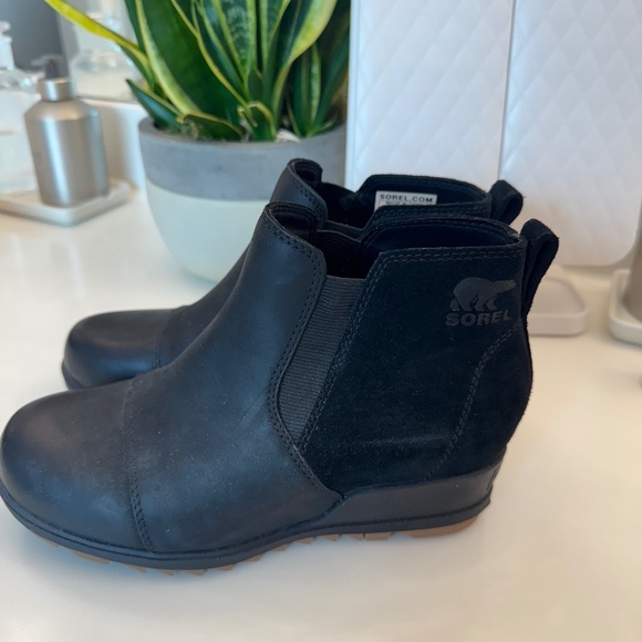 SOREL Evie II Wedge Chelsea Boots - Picture 1 of 3